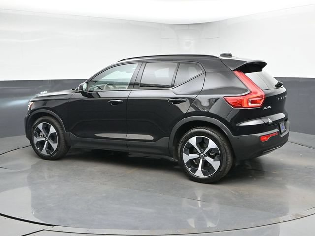 Used 2025 Volvo XC40 B5 Plus AWD/4WD image 7