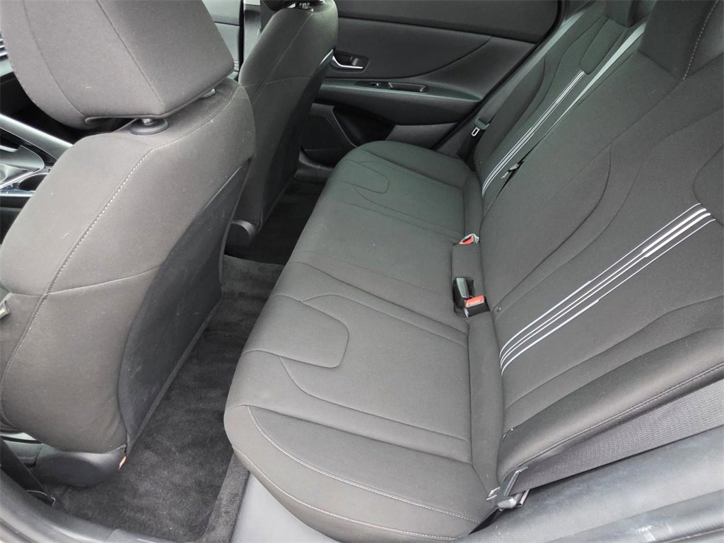 Used 2023 Hyundai Elantra SEL w/ Convenience Package image 10