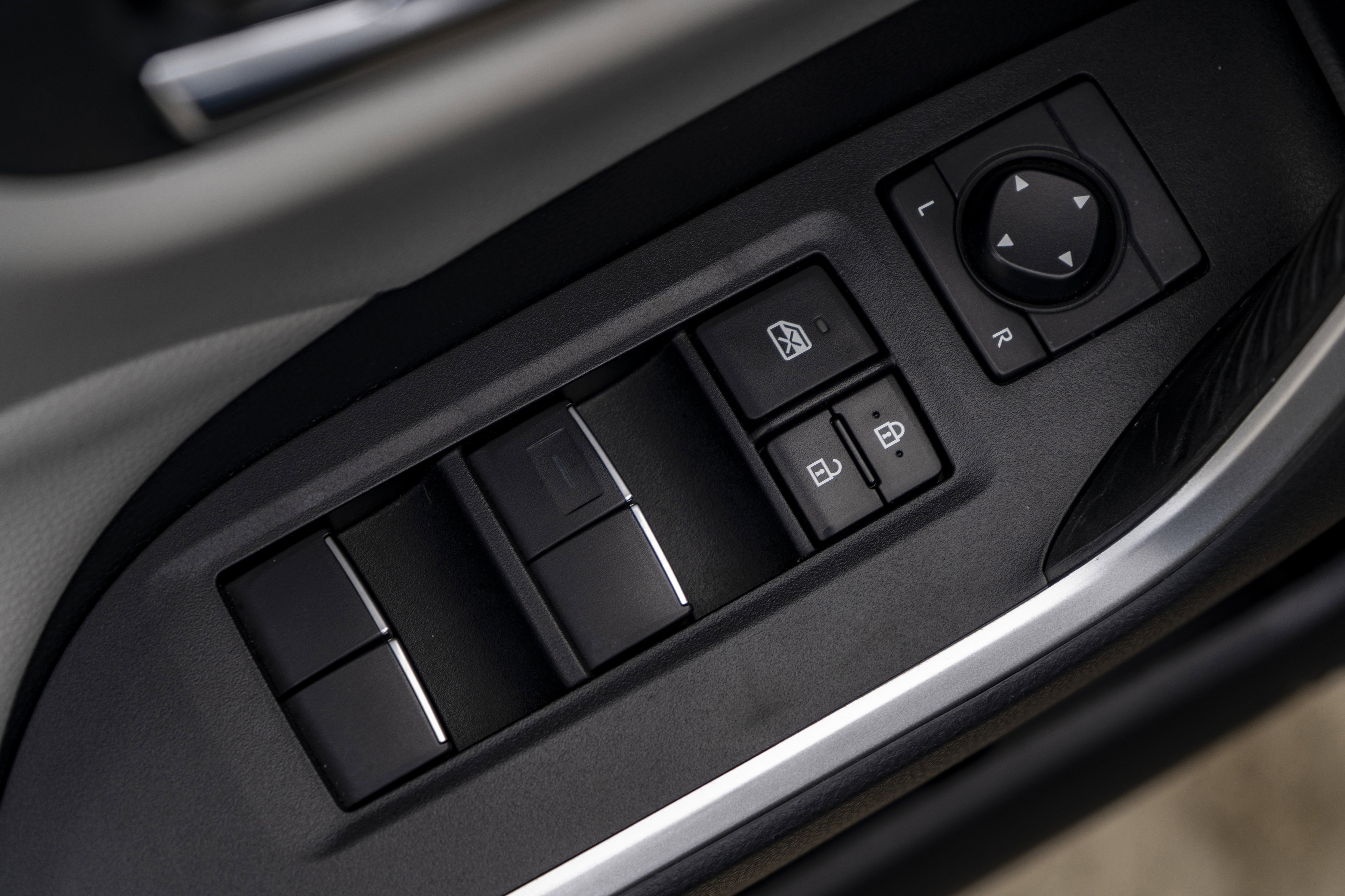 Used 2020 Toyota RAV4 XLE Premium image 37