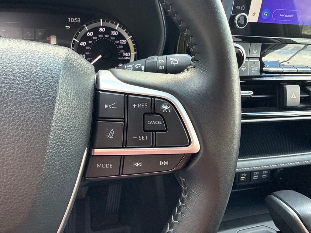 Certified 2025 Toyota Highlander LE image 32