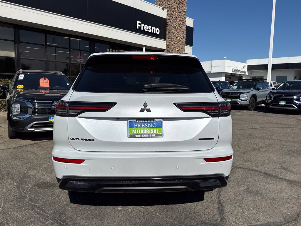 New 2026 Mitsubishi Outlander LE FWD image 9