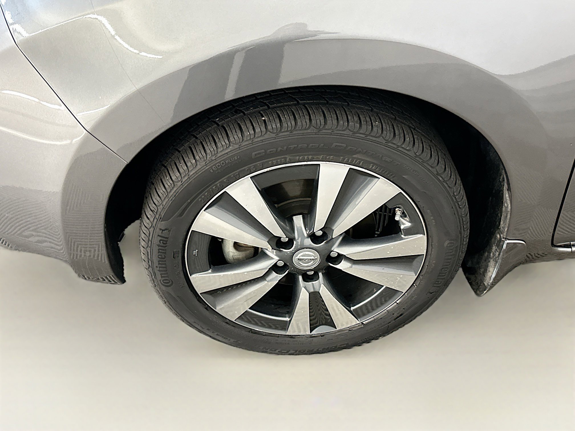 Used 2015 Nissan Leaf SV w/ LED & Quick Charge Package FWD image 11