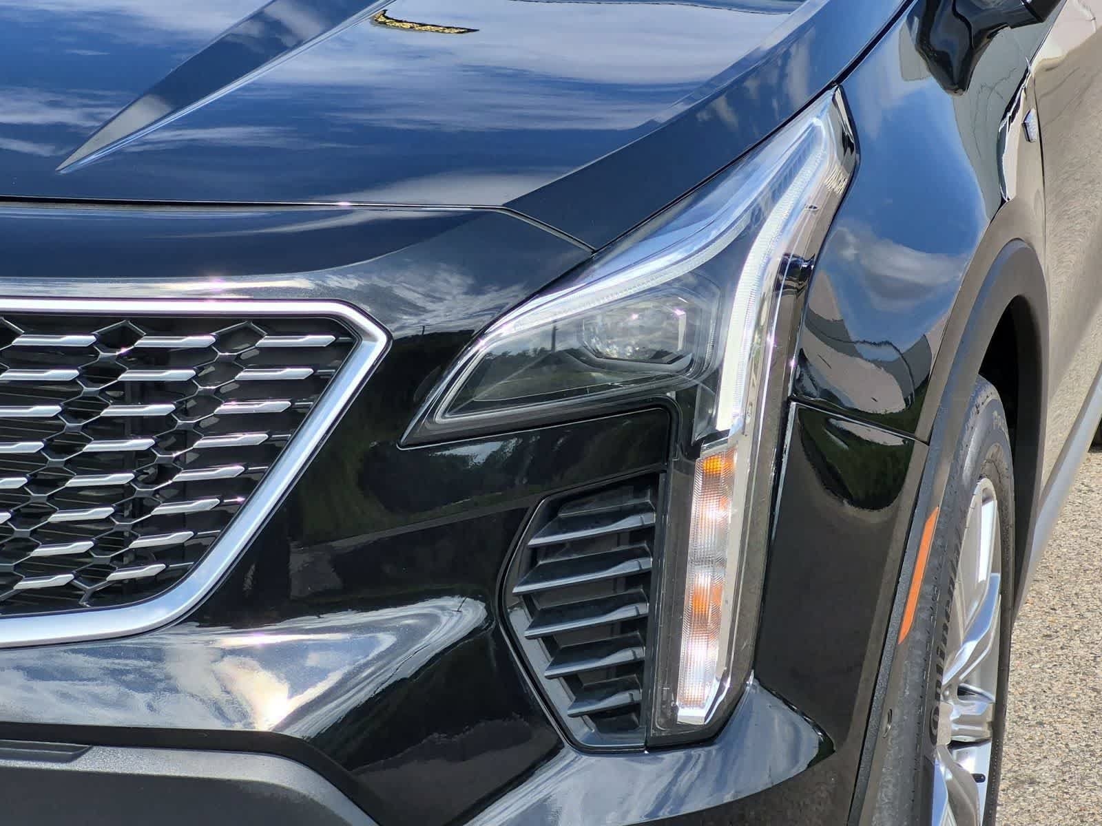 Used 2022 Cadillac XT4 Premium Luxury w/ Enhanced Visibility Package FWD image 11