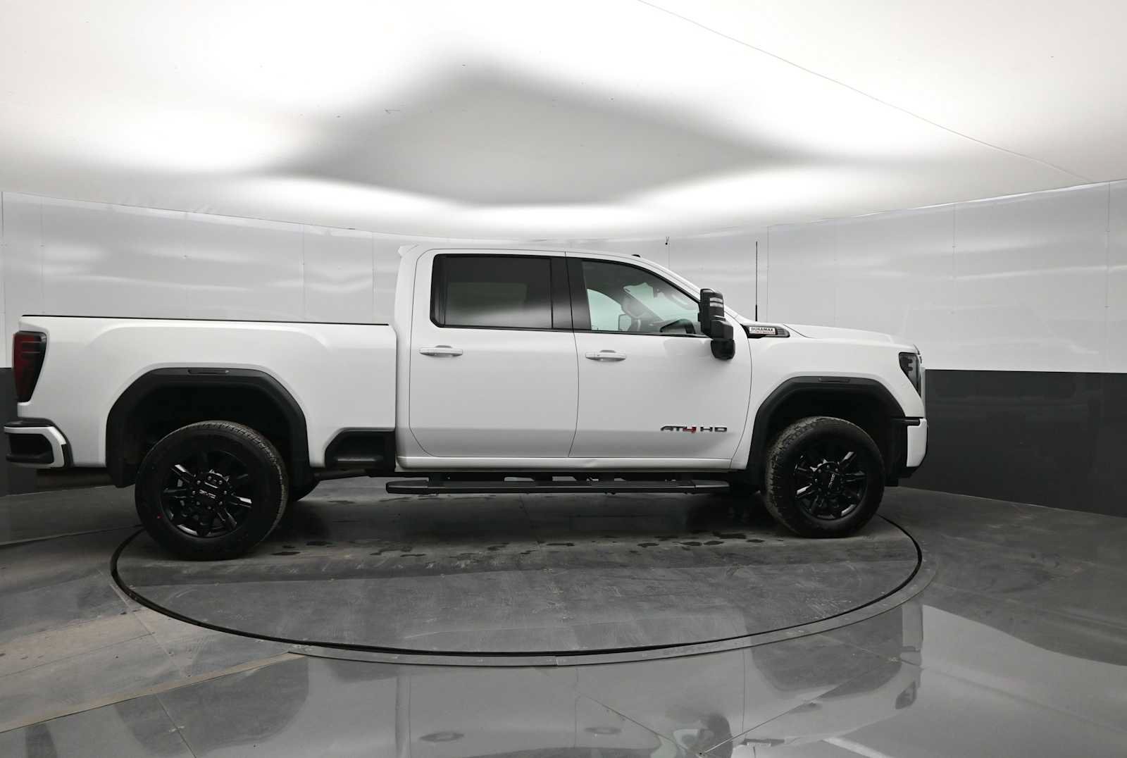 Used 2024 GMC Sierra 2500 AT4 w/ AT4 Preferred Package AWD/4WD image 9