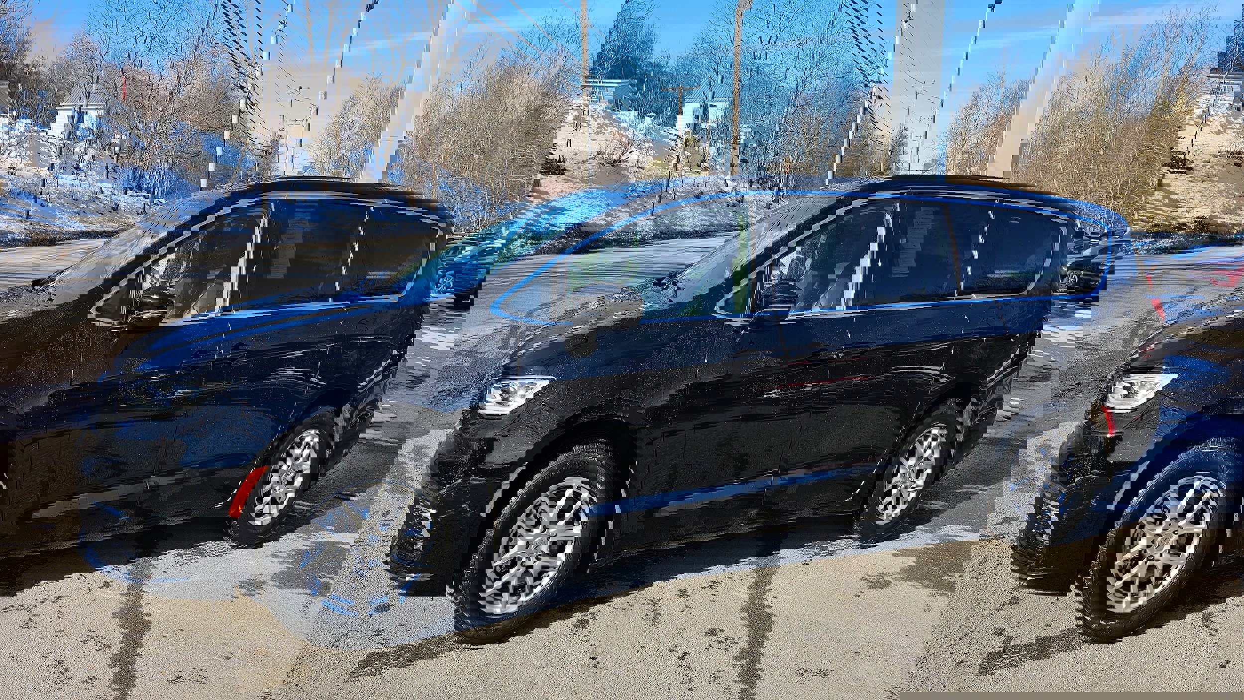 Used 2024 Chrysler Pacifica Touring-L image 2