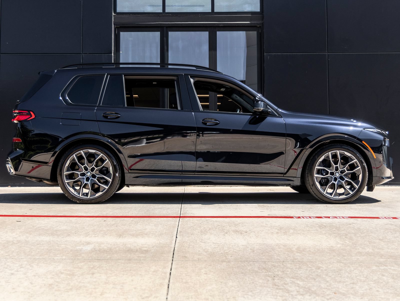 Used 2024 BMW X7 M60i AWD/4WD image 10