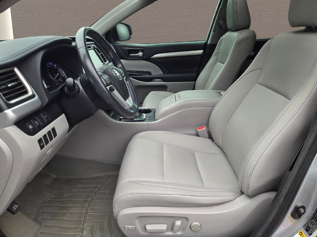 Used 2018 Toyota Highlander XLE FWD image 23