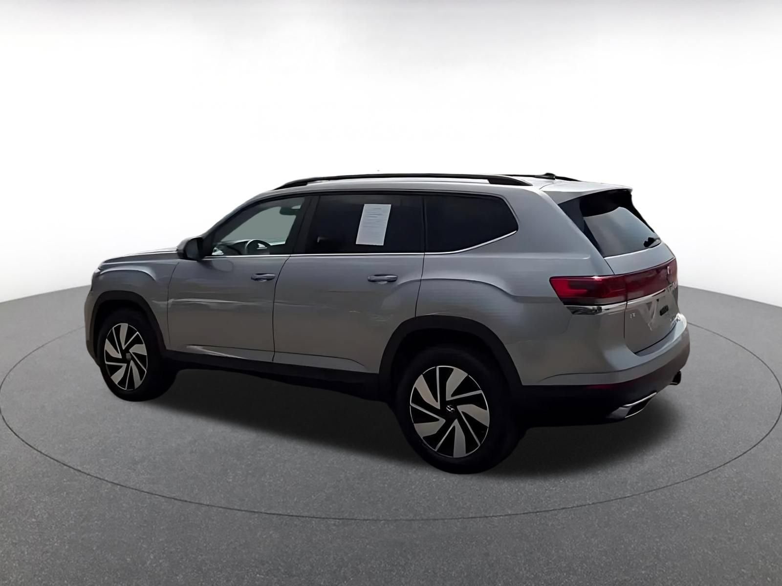 Used 2024 Volkswagen Atlas SE AWD/4WD image 9