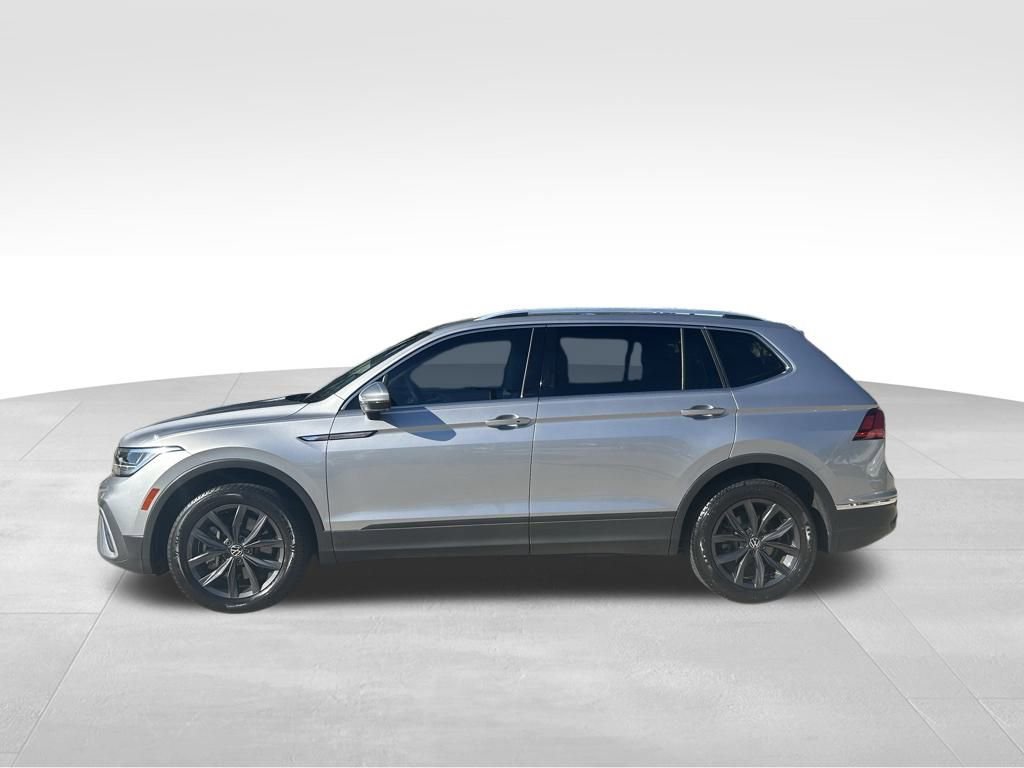 Used 2022 Volkswagen Tiguan SE image 2
