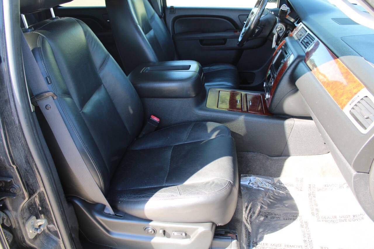 Used 2011 Chevrolet Suburban LTZ AWD/4WD image 9