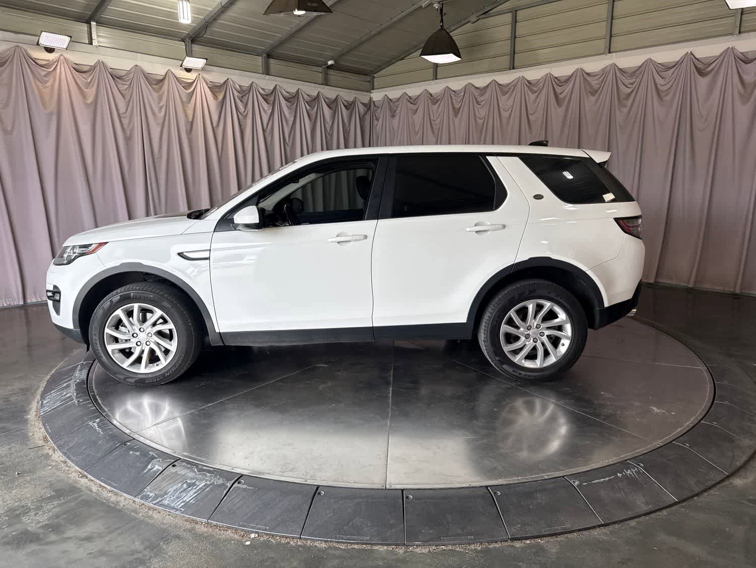 Used 2018 Land Rover Discovery Sport HSE AWD/4WD image 8