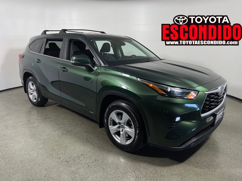 Certified 2023 Toyota Highlander LE image 1