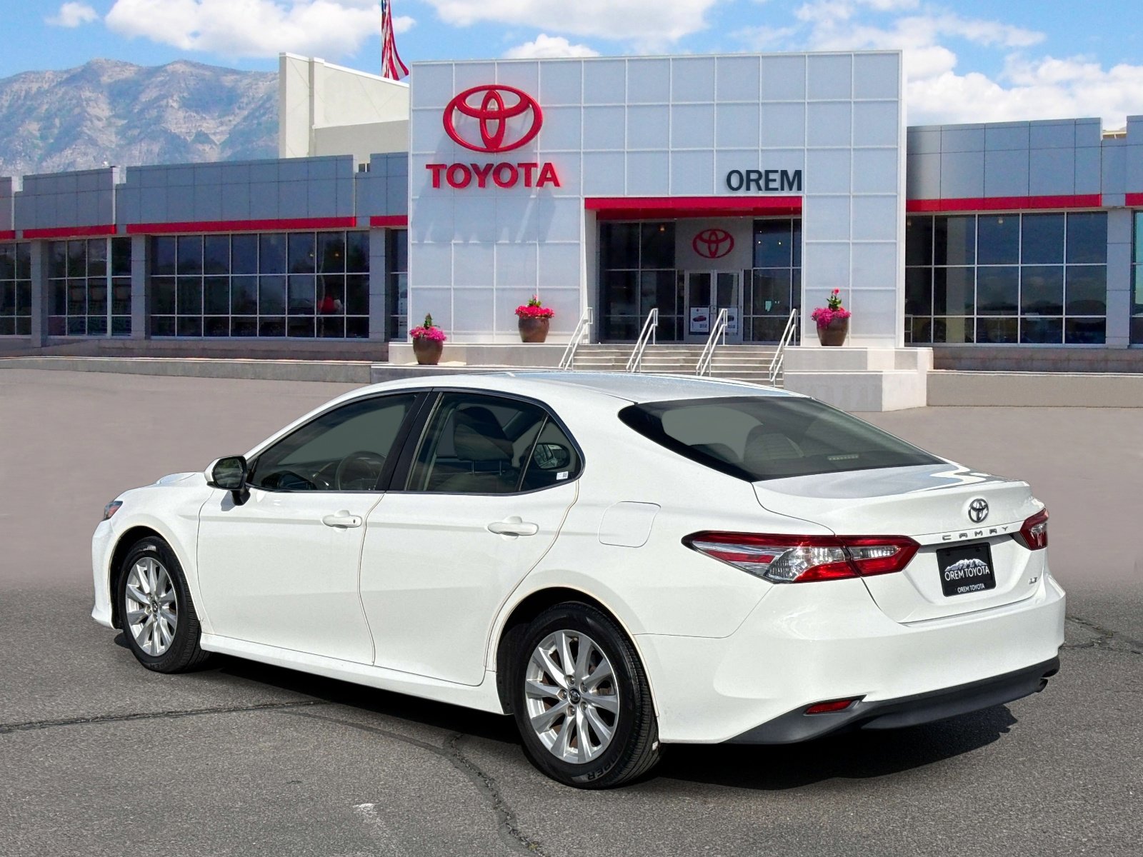 Used 2018 Toyota Camry LE image 5