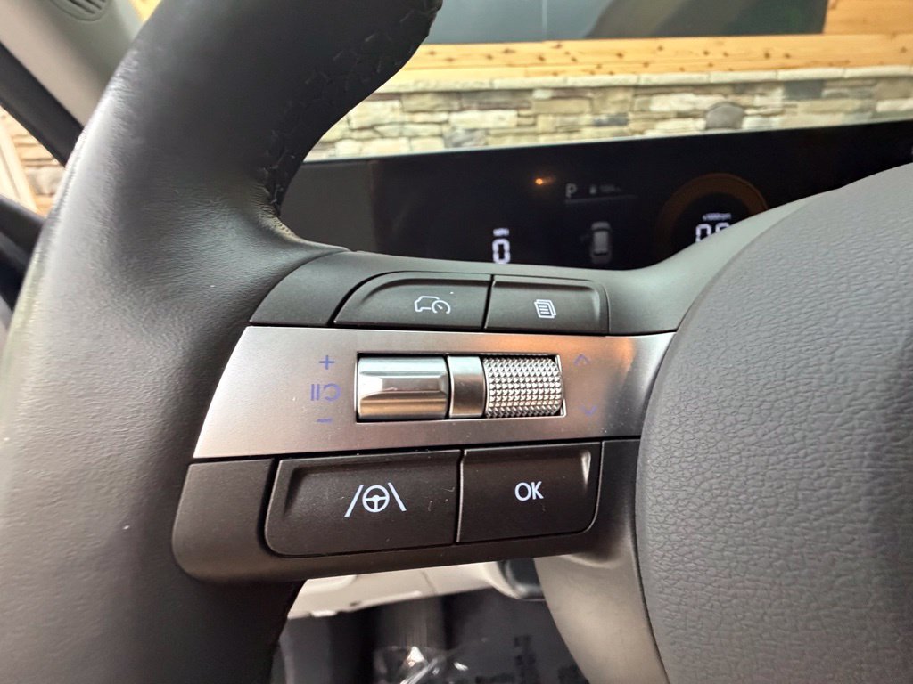 Certified 2024 Hyundai Kona SEL AWD/4WD image 41