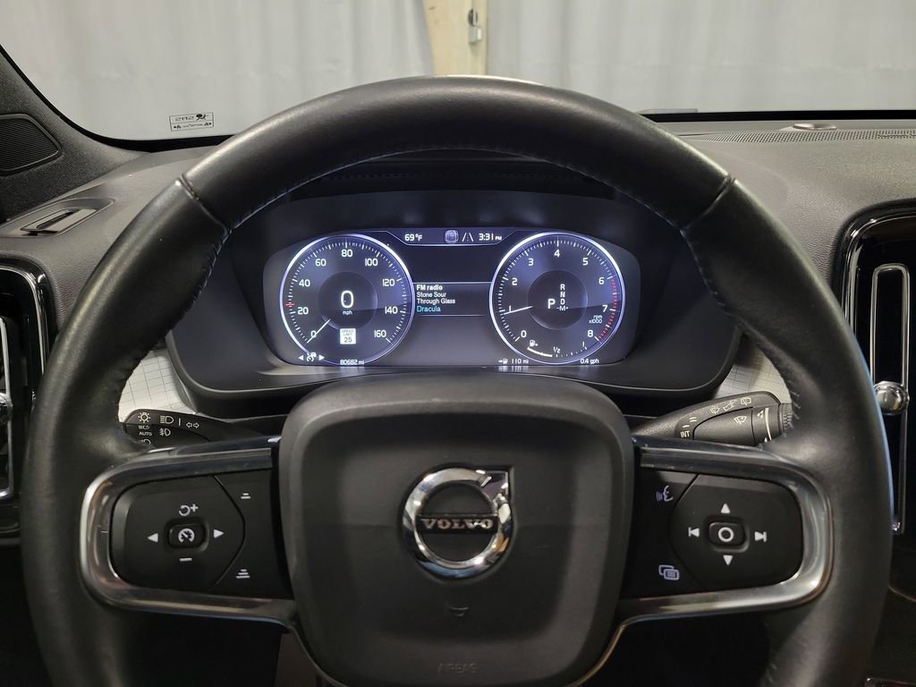 Used 2019 Volvo XC40 T5 Momentum image 16