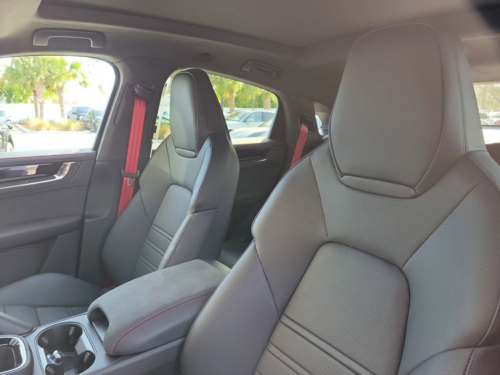 New 2026 Porsche Cayenne GTS image 6