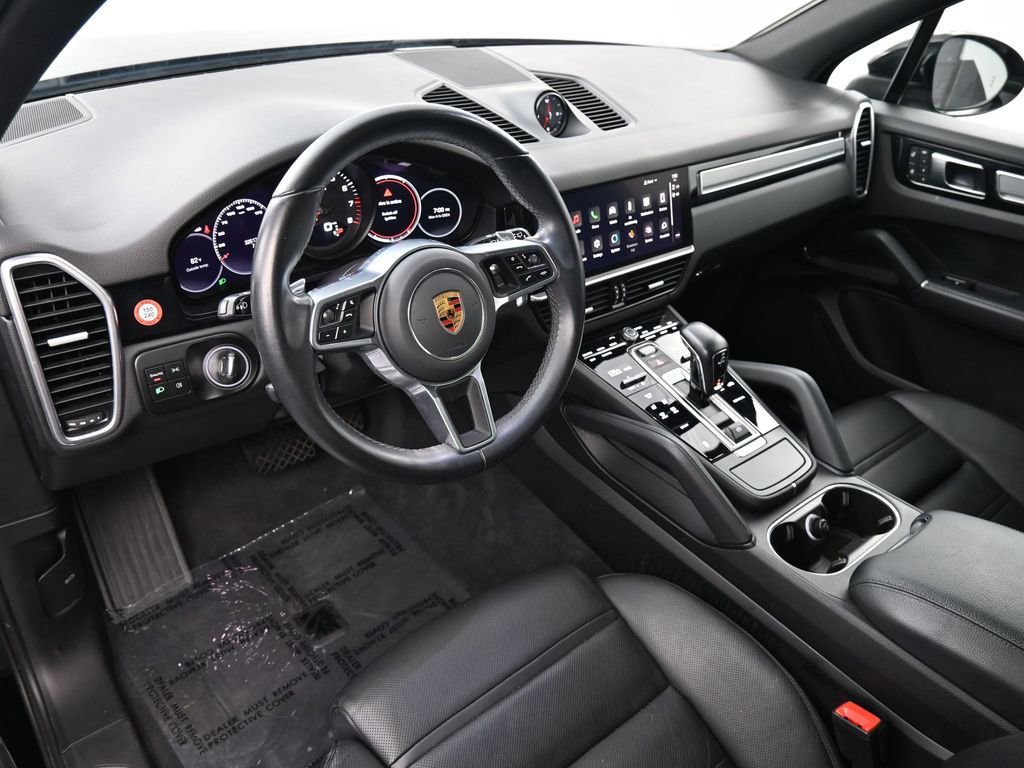 Certified 2023 Porsche Cayenne Platinum Edition image 4
