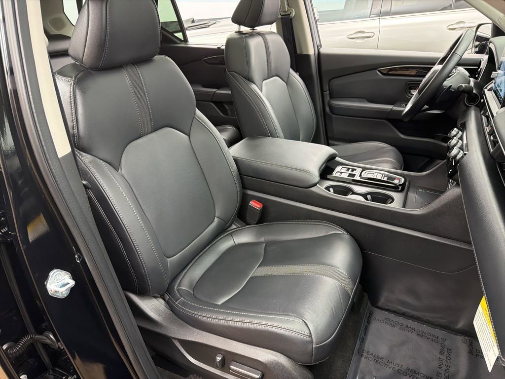 Used 2025 Honda Pilot Touring image 32