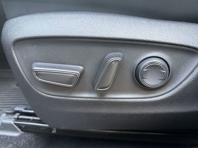 Used 2023 Toyota Highlander XLE image 12