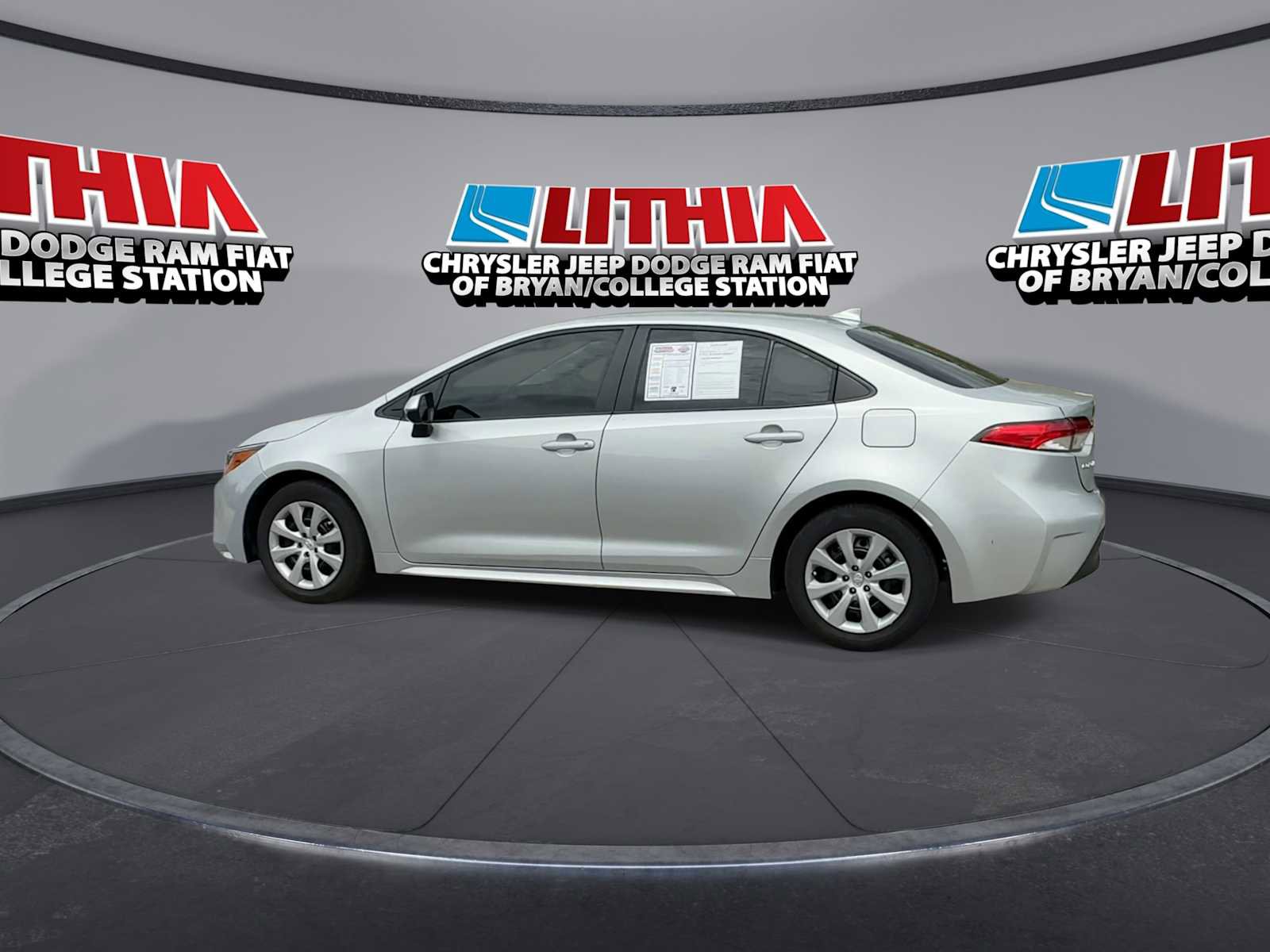 Used 2025 Toyota Corolla LE FWD image 5