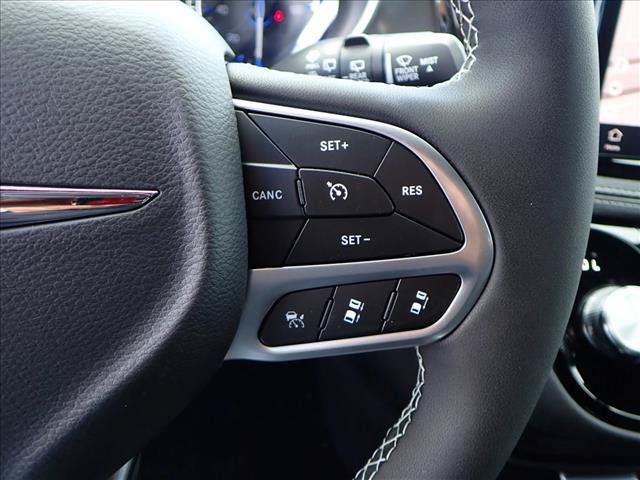New 2026 Chrysler Pacifica Select AWD/4WD image 18