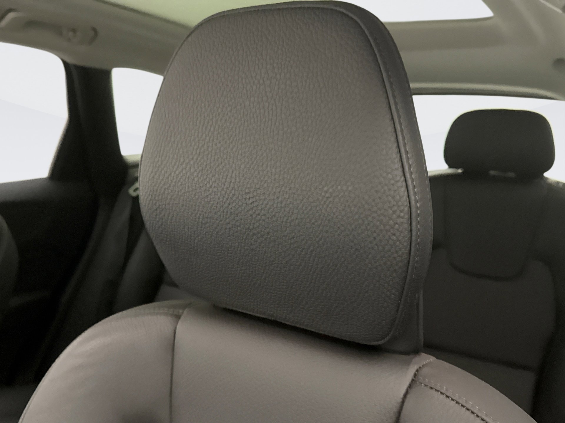 Used 2025 Volvo XC60 B5 Plus image 8