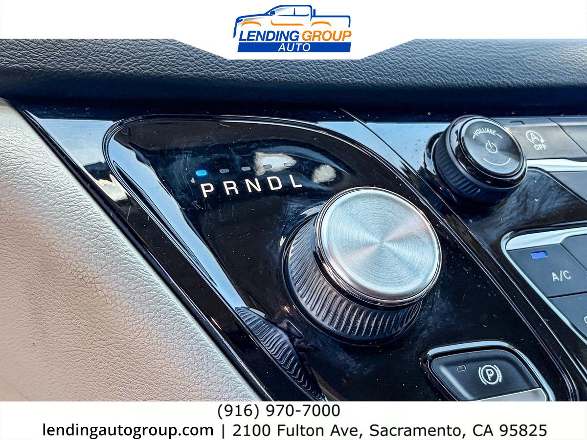 Used 2018 Chrysler Pacifica Touring-L FWD image 19