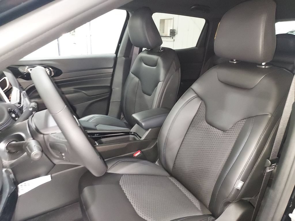 New 2026 Jeep Compass Latitude AWD/4WD image 17