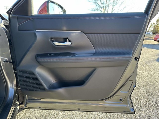 New 2026 Nissan Kicks SR image 8