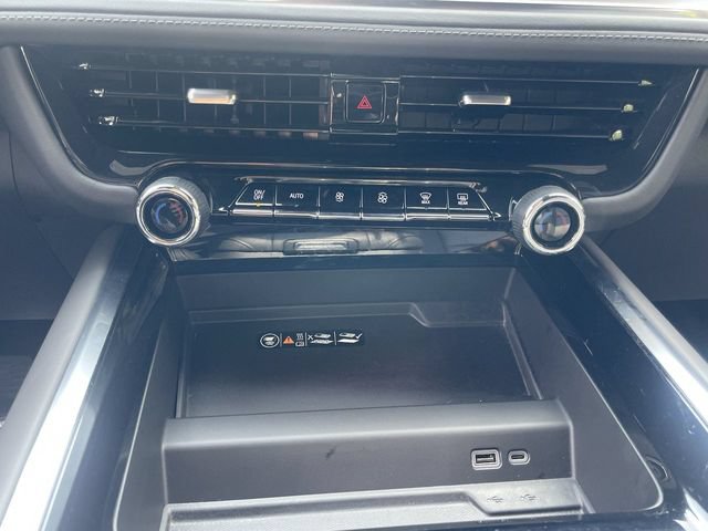 Certified 2026 Chevrolet Suburban LT w/ Comfort Package AWD/4WD image 19