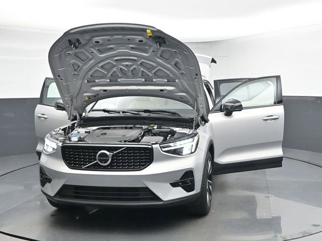 Used 2024 Volvo XC40 B5 Plus w/ Protection Package Premier image 52
