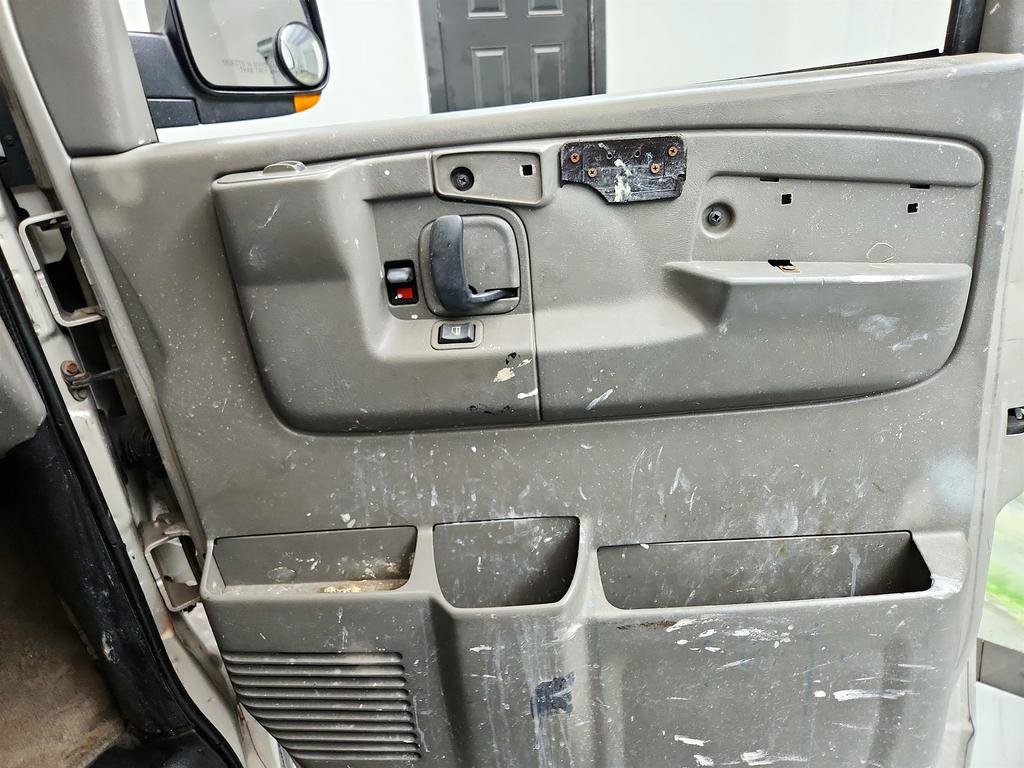 Used 2007 Chevrolet Express 1500 AWD Passenger w/ LT Preferred Equipment Group image 22