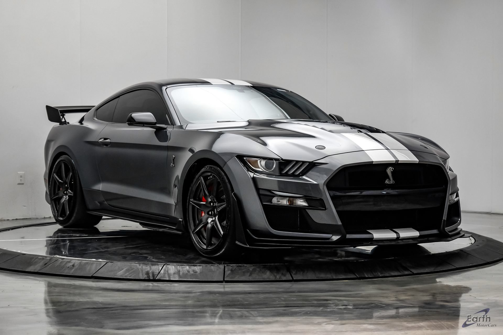 Used 2021 Ford Mustang Shelby GT500 w/ Carbon Fiber Track Pack RWD image 28