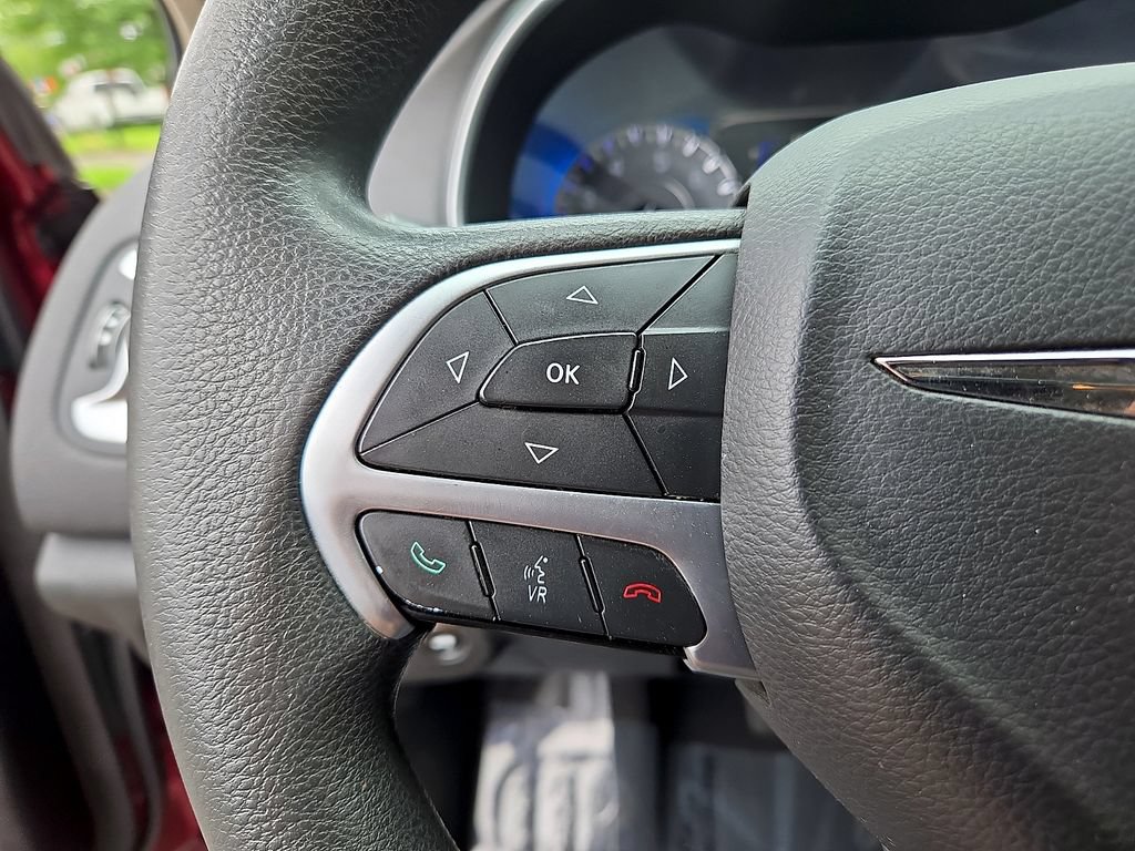 Used 2015 Chrysler 200 Limited FWD image 24