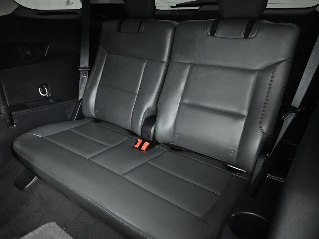 Used 2025 Ford Explorer Active w/ Active Comfort Package RWD image 20