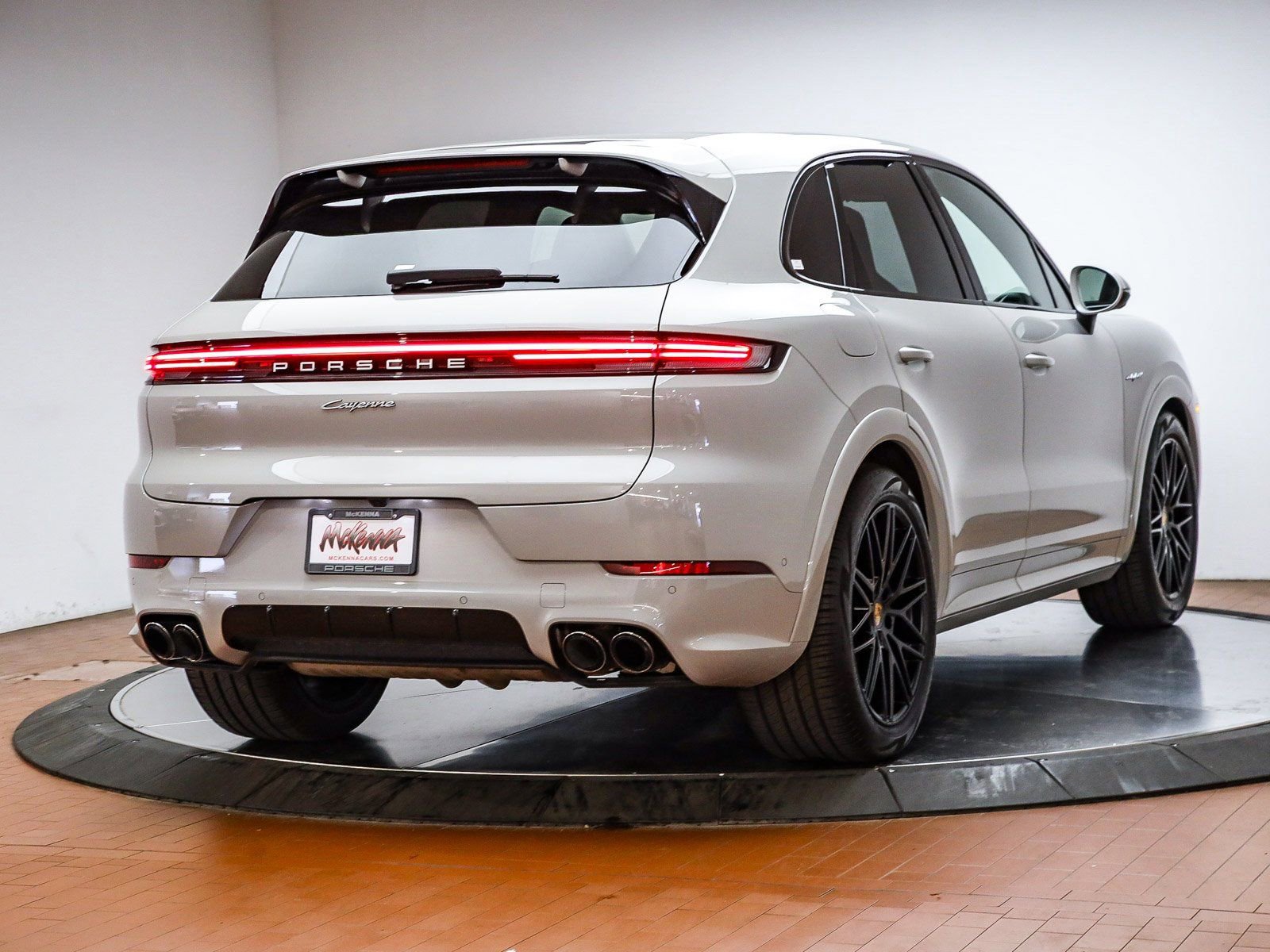 Used 2025 Porsche Cayenne E-Hybrid image 6