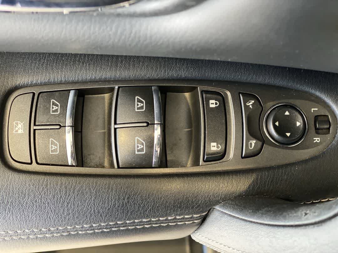 Used 2017 INFINITI QX80 4WD w/ Deluxe Technology Package image 16