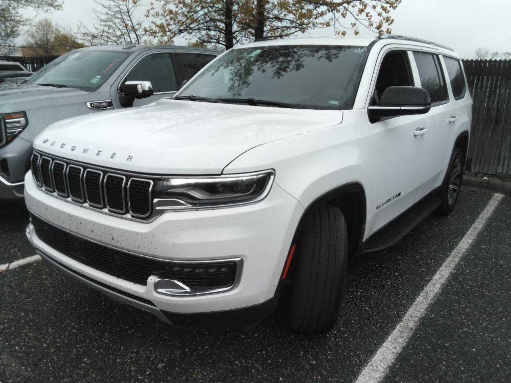 Used 2024 Jeep Wagoneer Series II w/ Flexible Seating Group RWD image 2