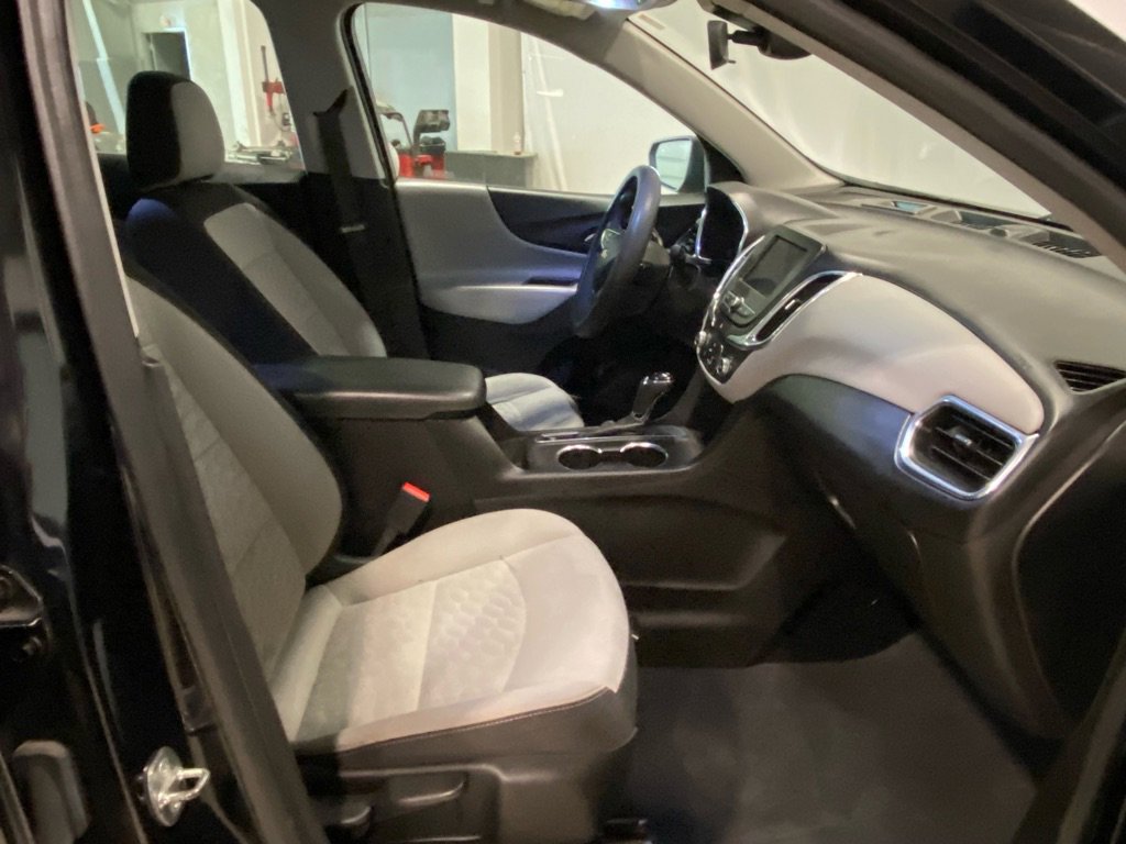 Used 2021 Chevrolet Equinox LS image 27