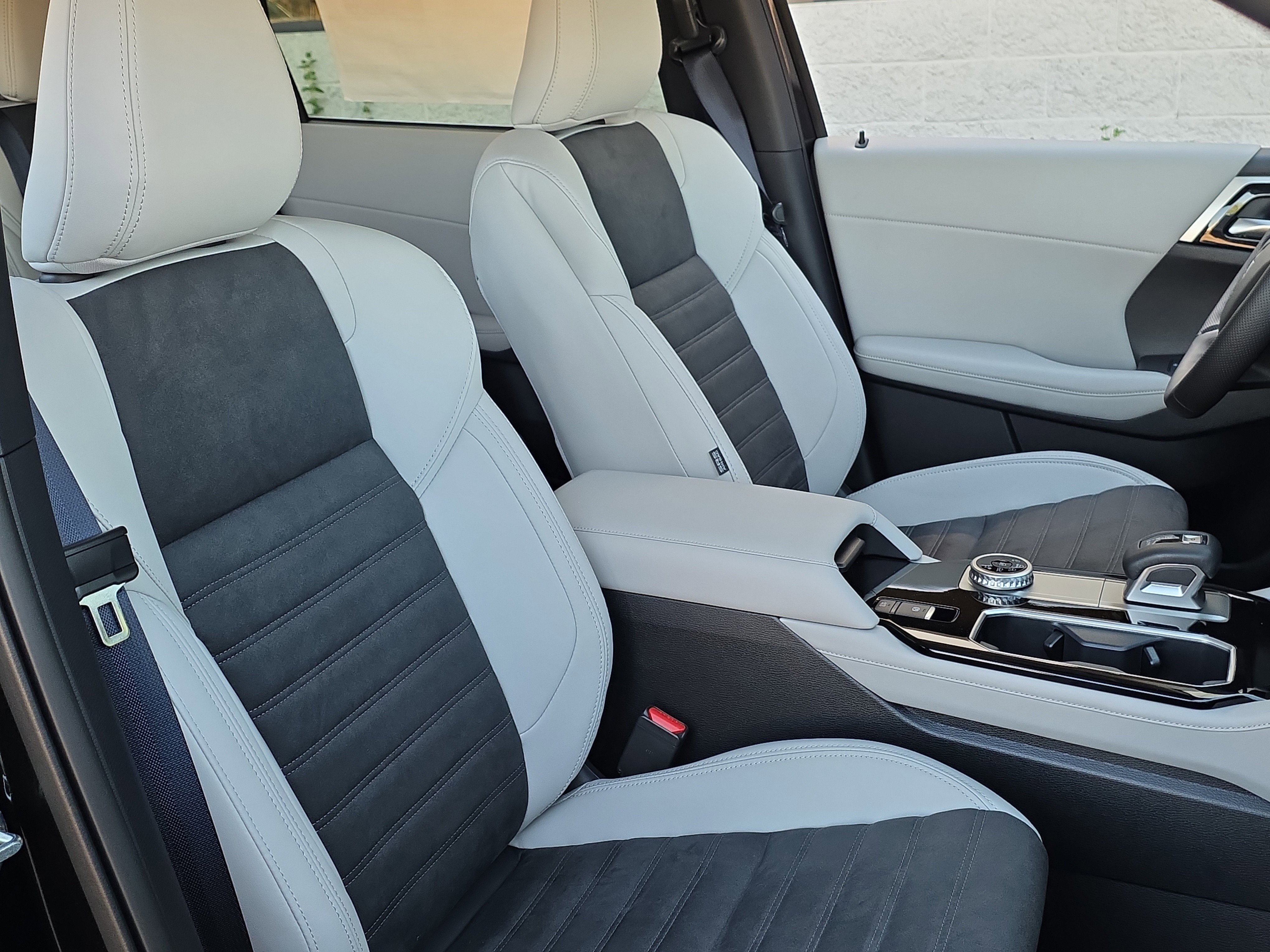 New 2026 Mitsubishi Outlander SE image 33