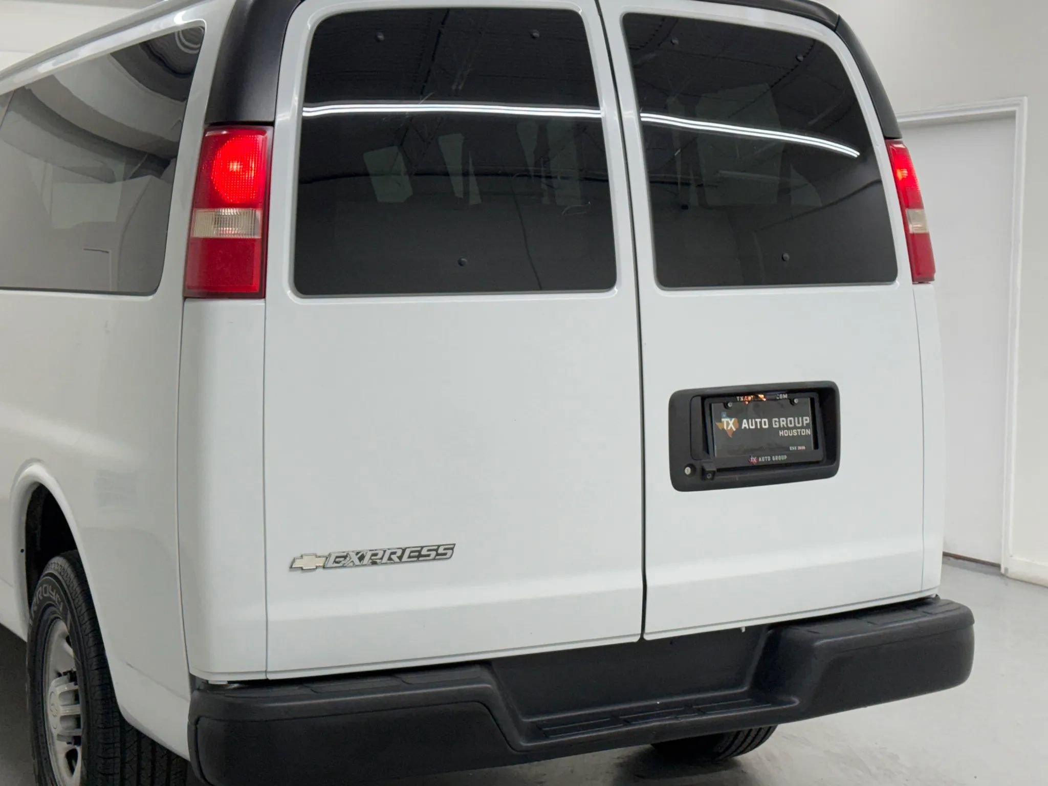 Used 2019 Chevrolet Express 3500 LS image 32