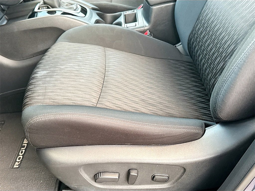 Used 2018 Nissan Rogue SV image 19