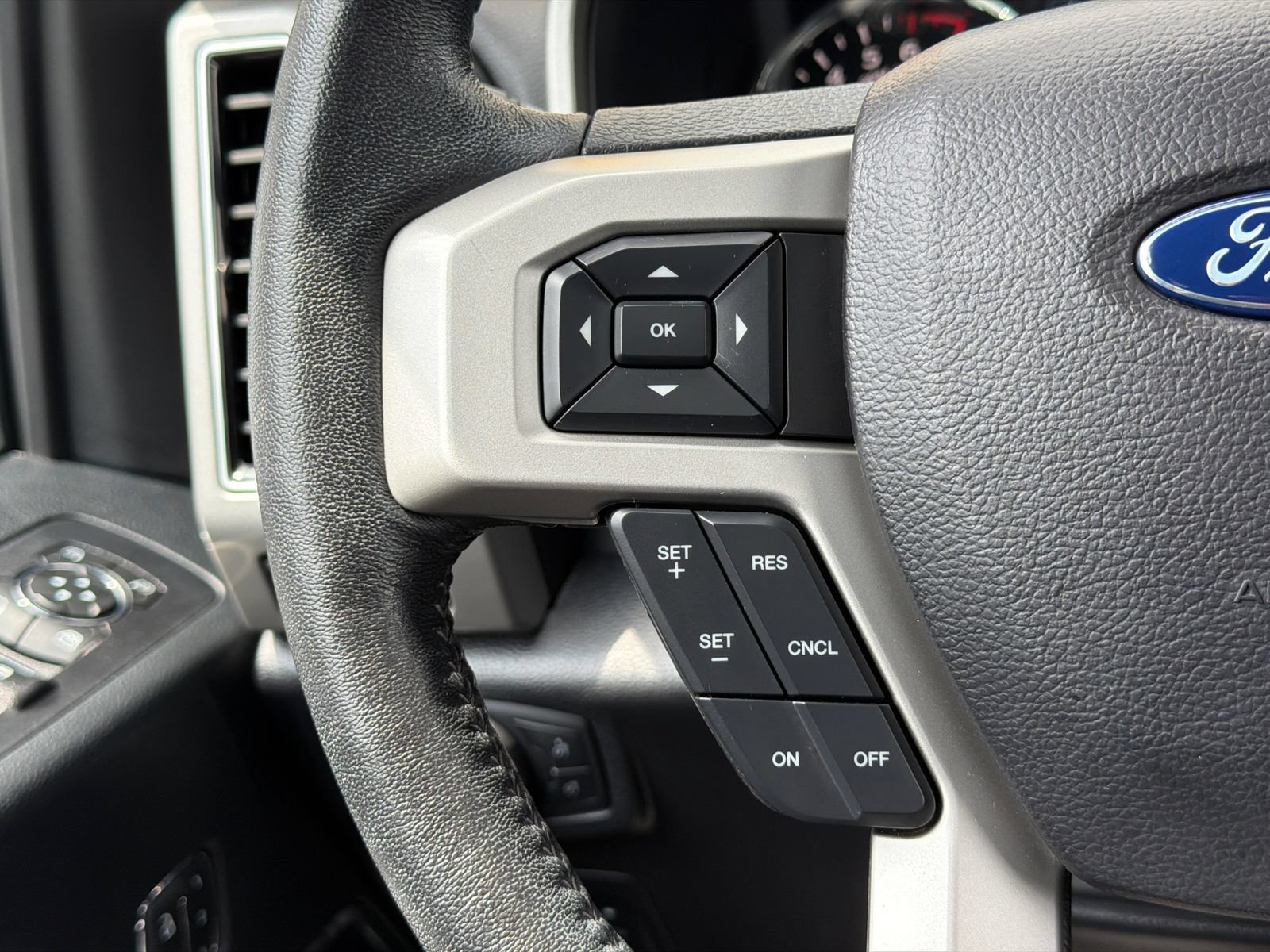 Used 2019 Ford F150 Lariat w/ Equipment Group 502A Luxury AWD/4WD image 22