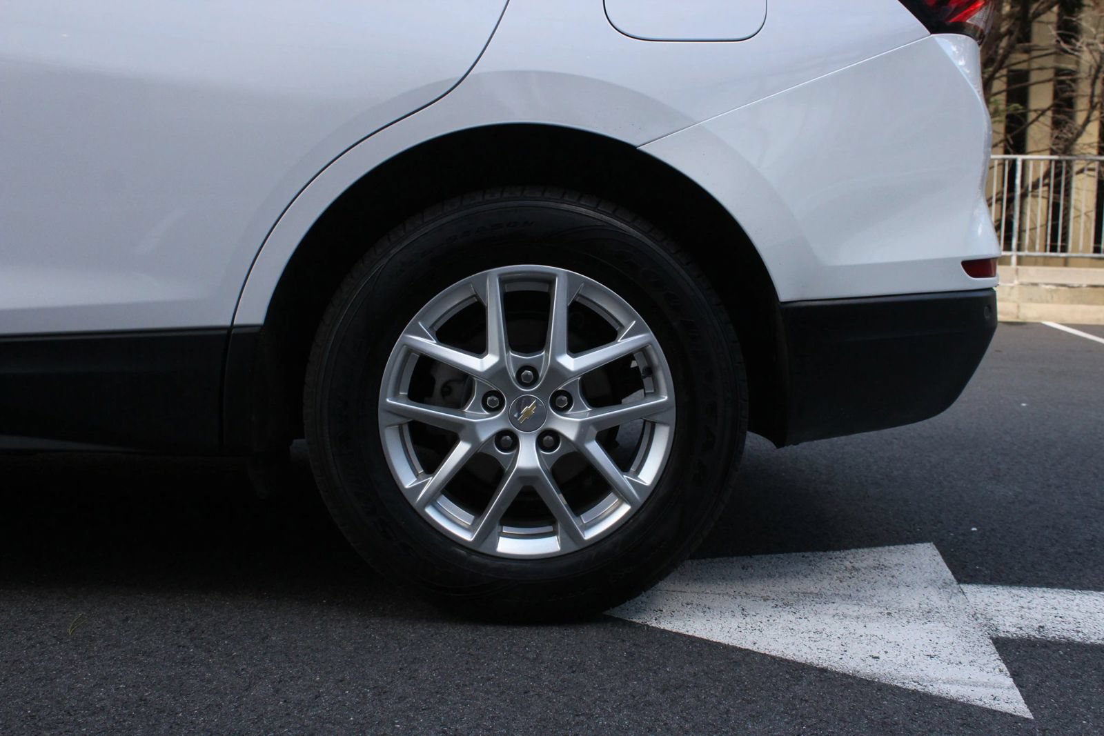 Used 2022 Chevrolet Equinox LT AWD/4WD image 10