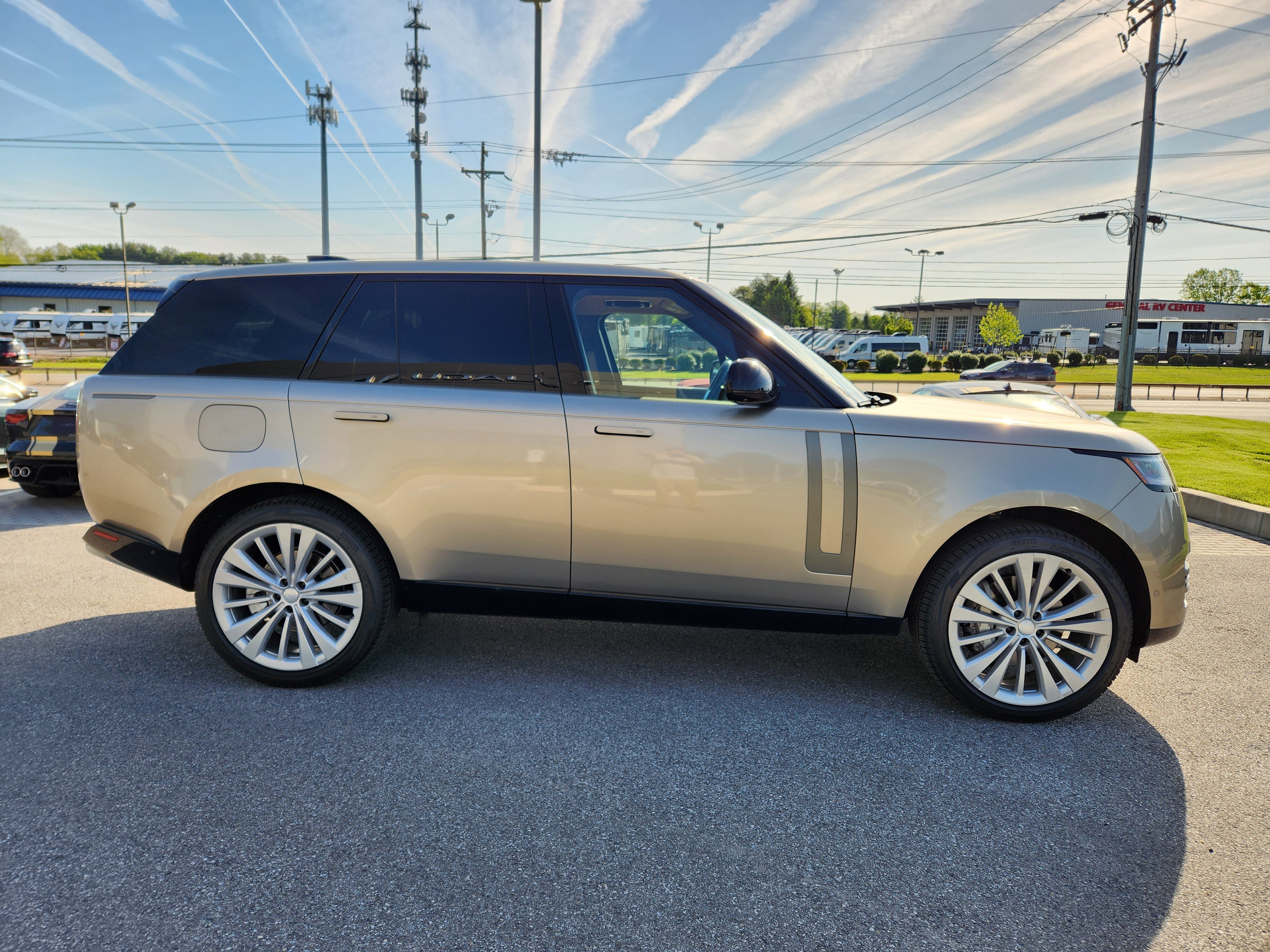 Certified 2024 Land Rover Range Rover SE AWD/4WD image 6