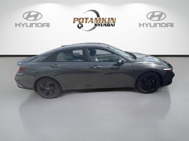 New 2026 Hyundai Elantra SEL Sport FWD image 4