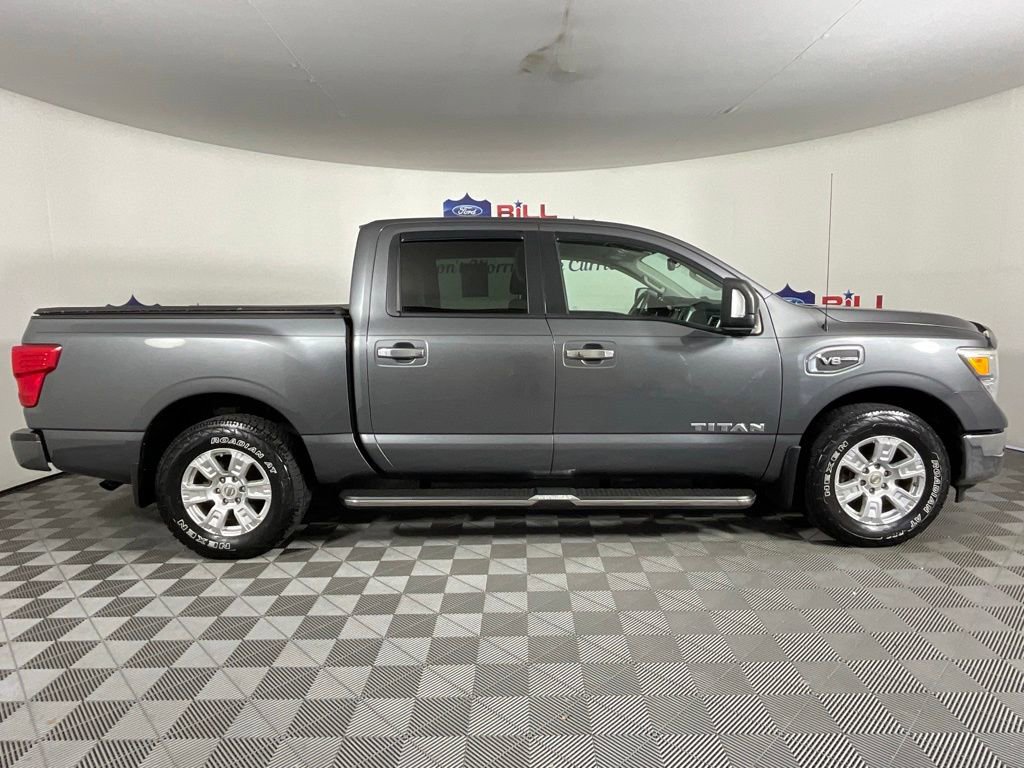 Used 2017 Nissan Titan SV AWD/4WD image 2