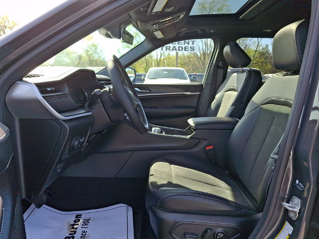 New 2026 Jeep Grand Cherokee Altitude AWD/4WD image 9