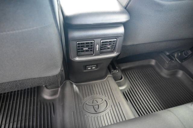 Used 2022 Toyota RAV4 XLE AWD/4WD image 27