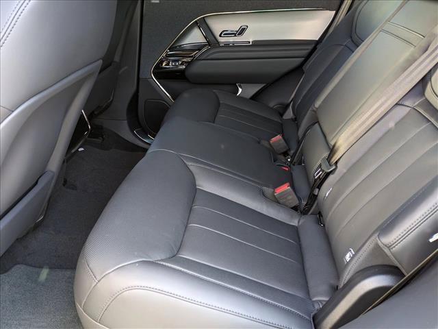 Used 2025 Land Rover Range Rover Sport Dynamic SE AWD/4WD image 17